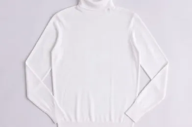 Buso cuello tortuga, color blanco con mangas largas