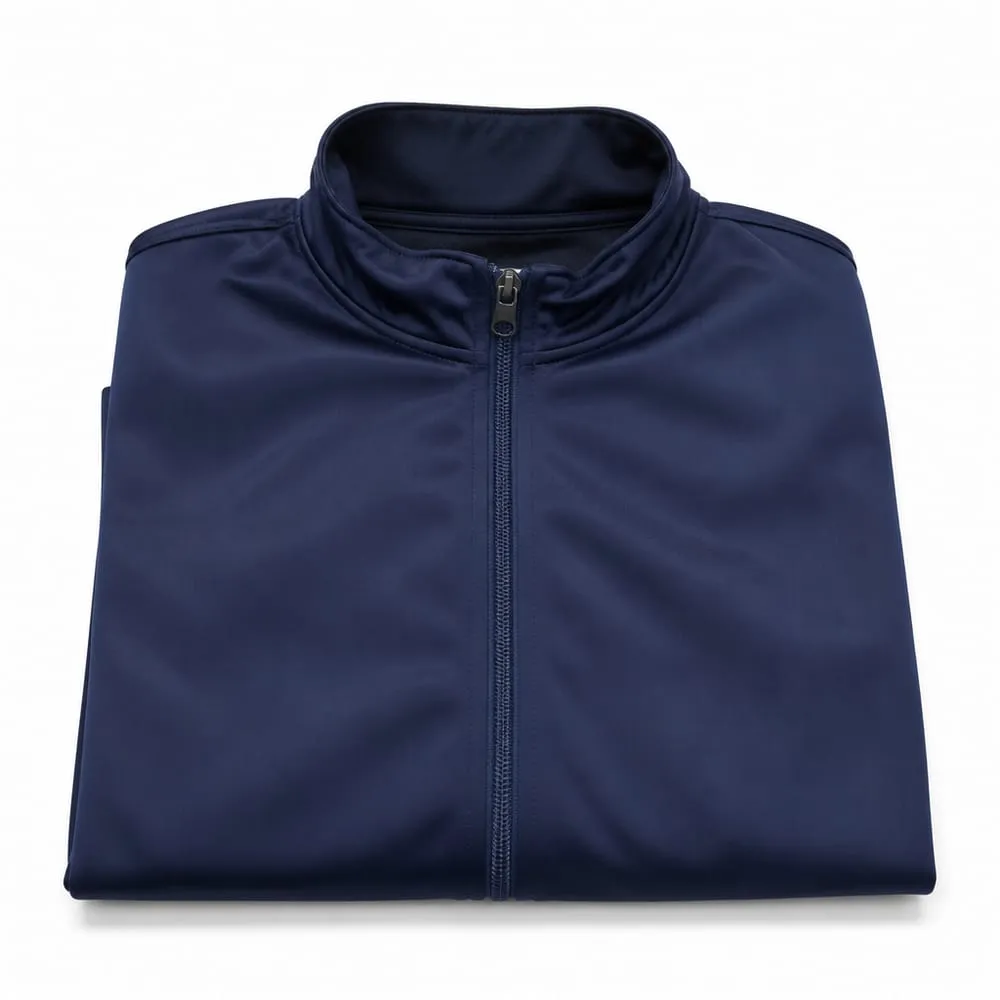 Chaqueta de sudadera escolar azul oscuro en tela impermeable, con cremallera, doblada sobre fondo blanco