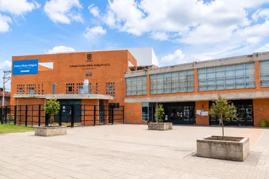 Fachada del Colegio Carlos Albán Holguín, en Bogotá