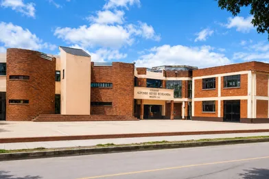 Fachada del Colegio Llano Oriental, en Bogotá
